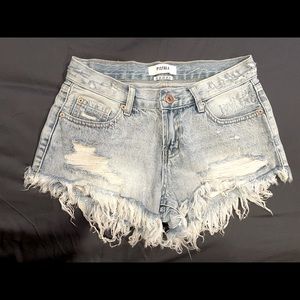 Frayed denim shorts